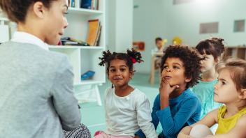kindergarten teacher helping students make the sounds in words